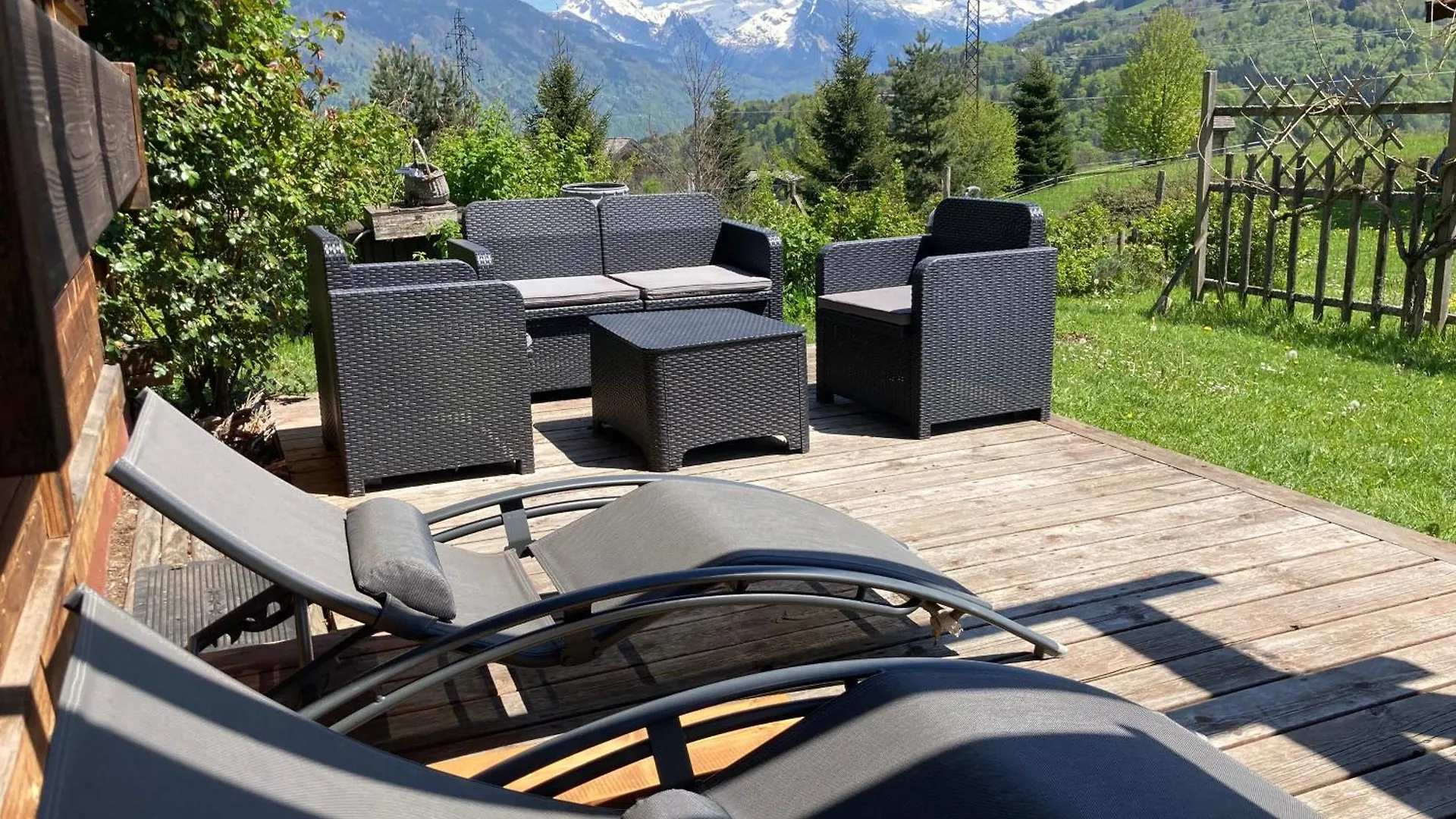 Chalet Cosy Avec Terrasse Plein Sud, 2 Chambres, Au Coeur De La Haute-Savoie Châtillon-sur-Cluses 0*,