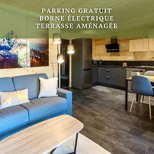 Au P'tit Randonneur - Parking Terrasse - Clg Savoie Saint-Pierre-dʼAlbigny